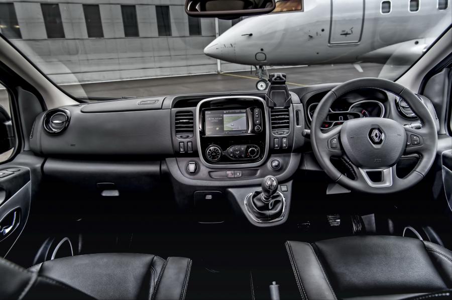 Торпедо Renault Trafic SpaceClass 2017 года  (UK) (фото 4 из 11)